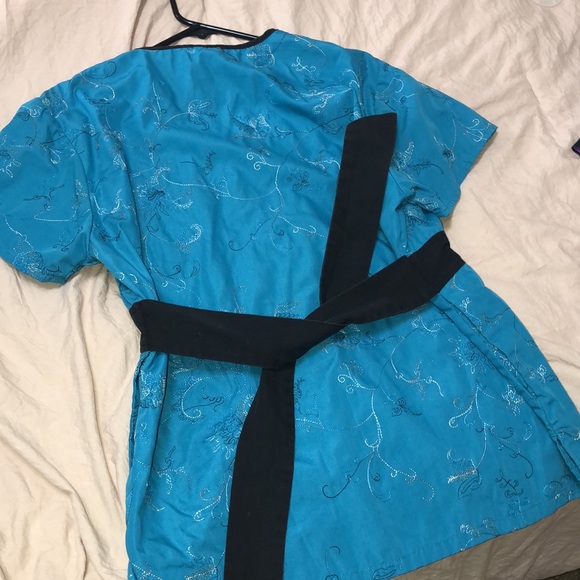 Turquoise embroidered scrub top - Picture 2 of 4